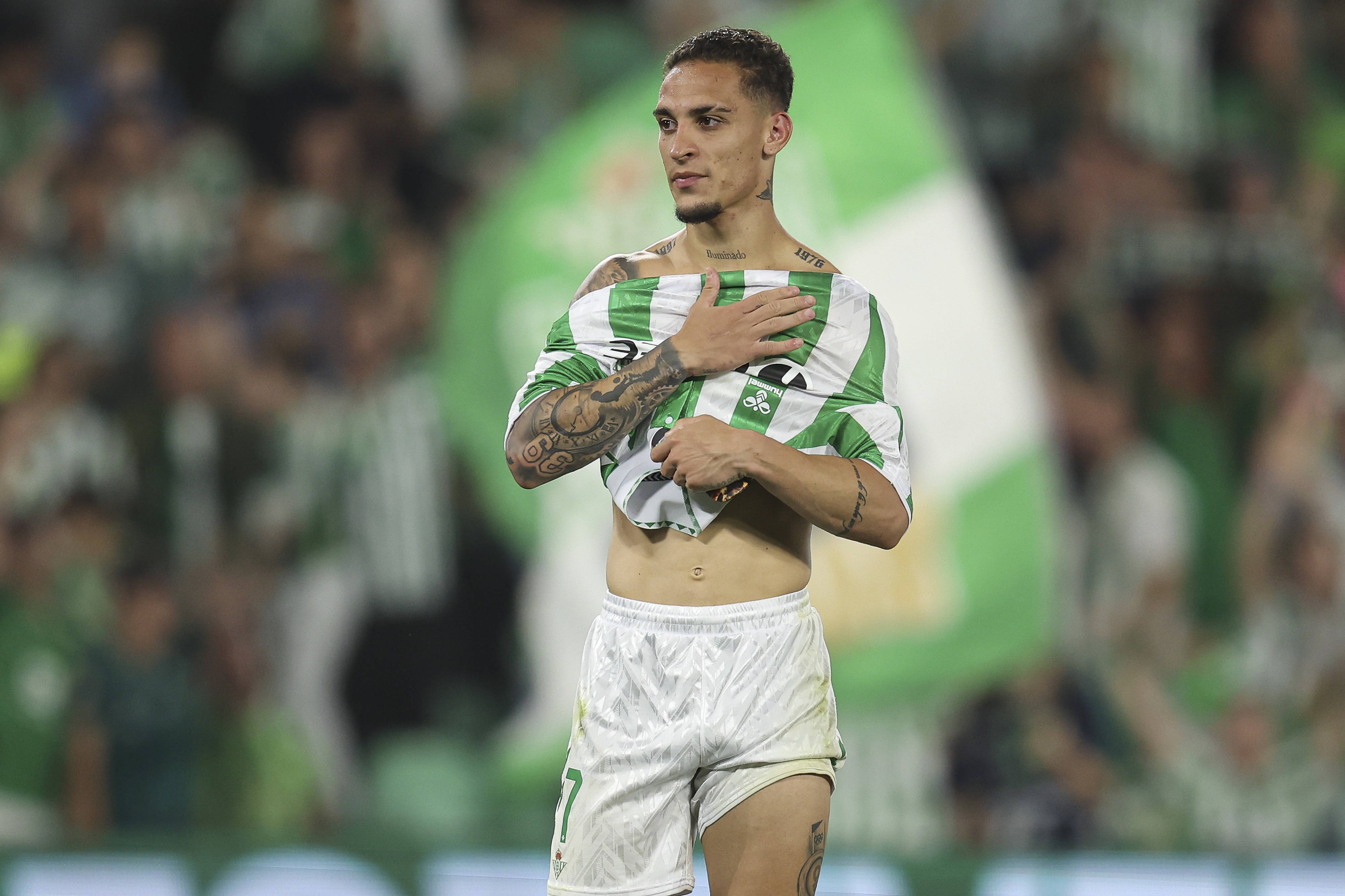 天空體育：安東尼仍然渴望加盟貝蒂斯，曼聯(lián)要求直接出售或加買(mǎi)斷