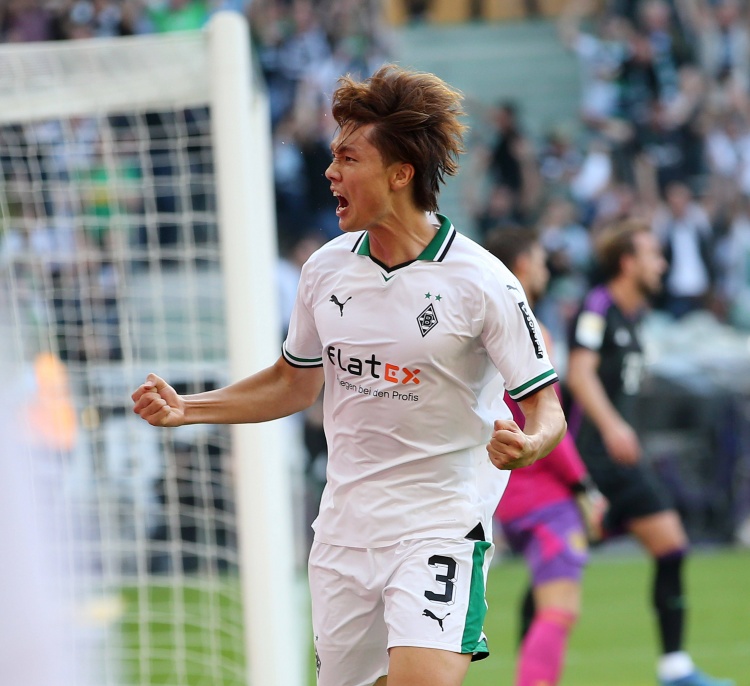 記者：阿賈克斯首份報(bào)價(jià)遭拒，門興考慮讓板倉(cāng)滉合同進(jìn)入最后一年