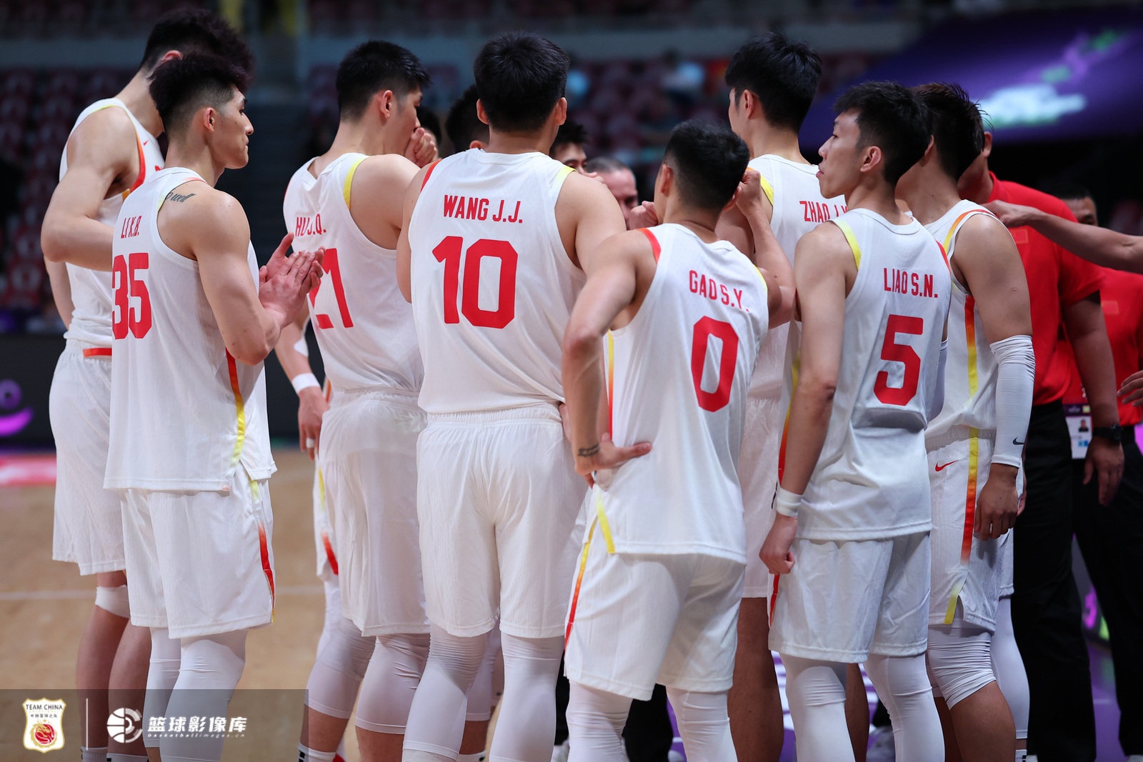 周鵬：恭喜中國男籃贏得比賽 雖然過程起伏但打得可圈可點 加油！