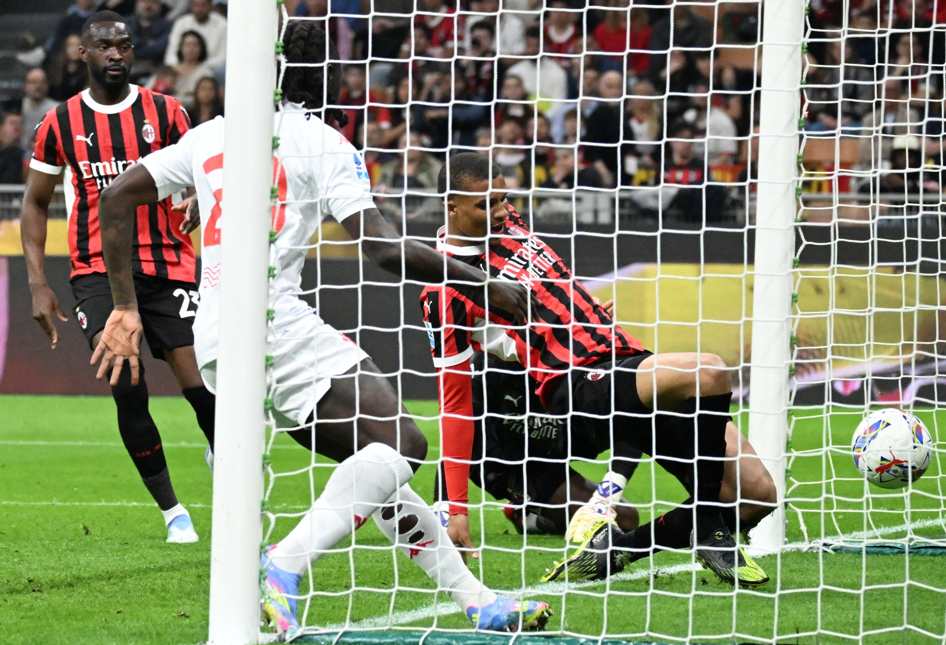 羅馬諾：紐卡斯?fàn)枩?zhǔn)備與AC米蘭接洽，嘗試引進(jìn)佳夫