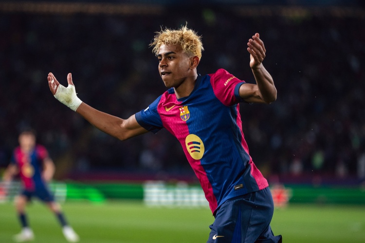 每體：亞馬爾可以從任何位置射門，并且送出幾乎等于進(jìn)球的助攻