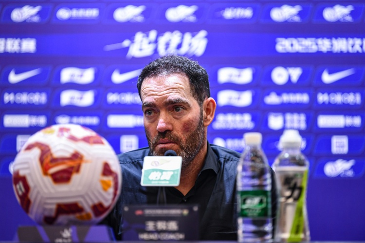 足球報(bào)：兩連勝讓亞泰積分追平青島海牛 保級(jí)形勢(shì)呈現(xiàn)膠著狀態(tài)