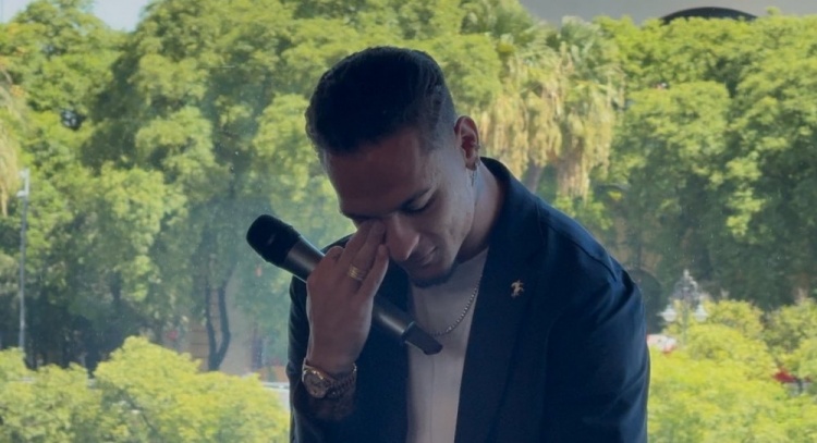 如愿以償！安東尼在貝蒂斯歡迎會(huì)上喜極而泣